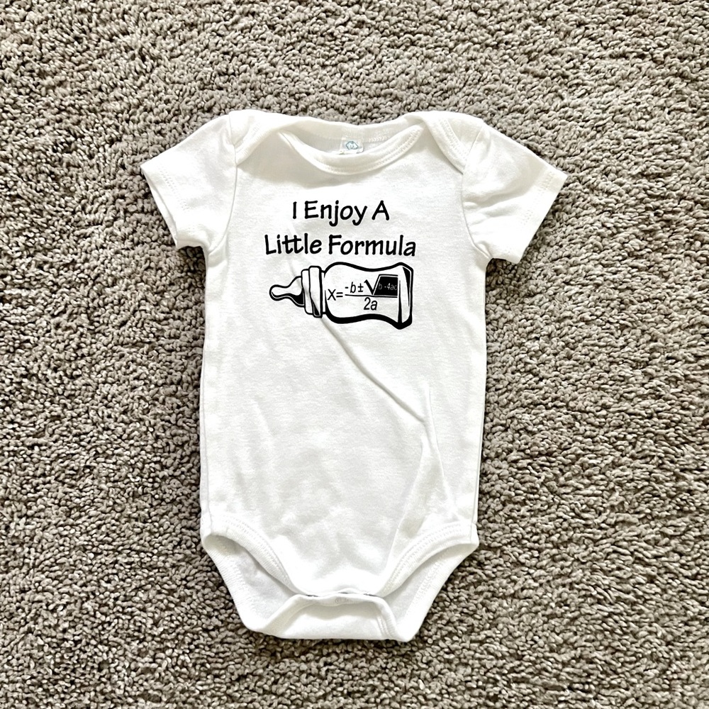👶 “I enjoy a little formula” funny onesie - size 6 months
